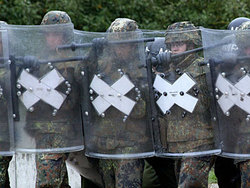 SWR-Bild: Polizeisoldaten (CRC)